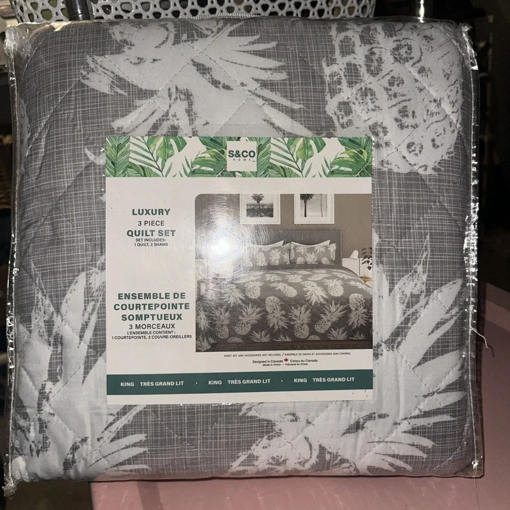 New Quilt 3PC Set King Pineapples Tropical Gray White Coverlet 2 Shams‎